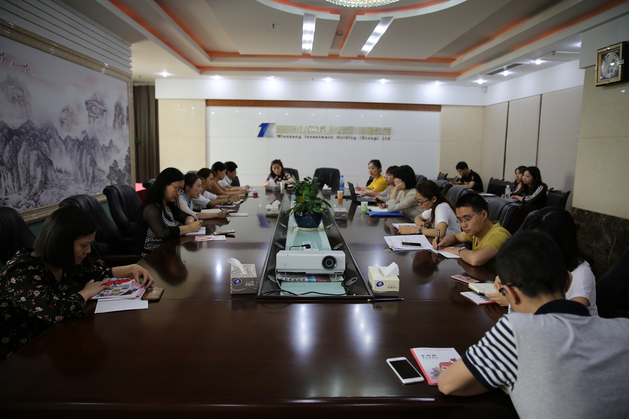 走进档案 强化培训 提升管理——PA真人官网集团组织召开“国际档案日”宣贯及业务培训会