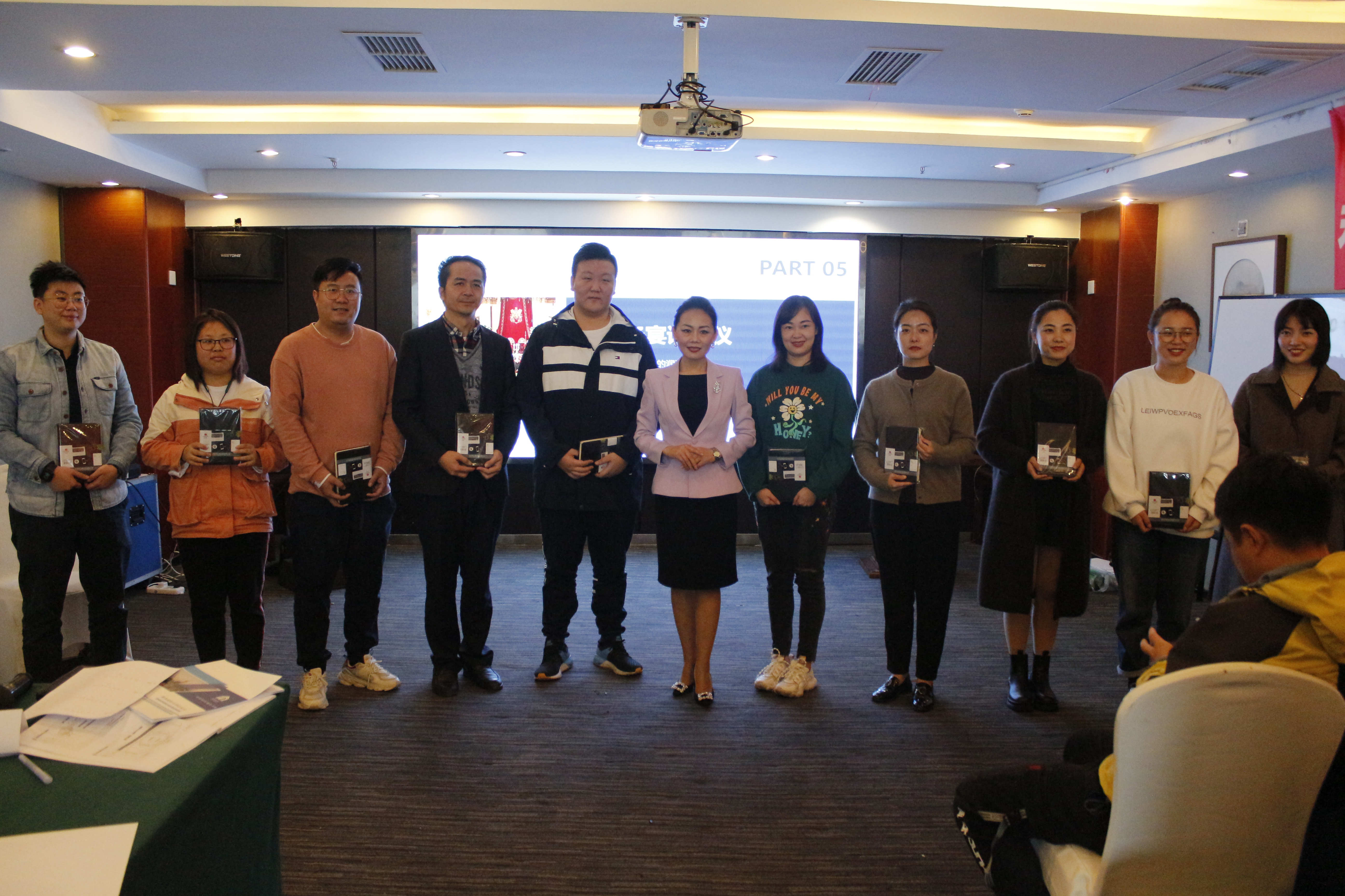 嘉来置业开展《商务接待与拜访礼仪》培训