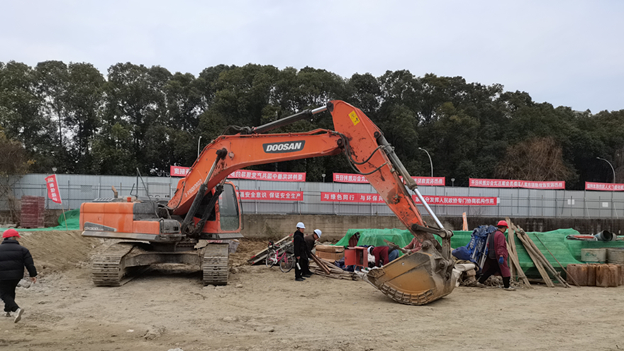 滨河南路道路综合改造工程（南河闸坝改造）施工现场