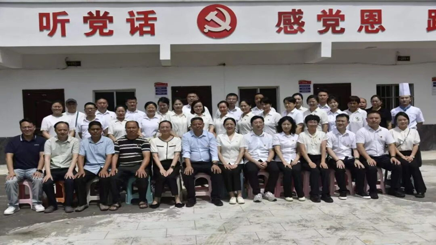党建引领聚合力 结对赋能促振兴—绵州酒店党总支牵头赴盐亭星致村开展主题党日活动